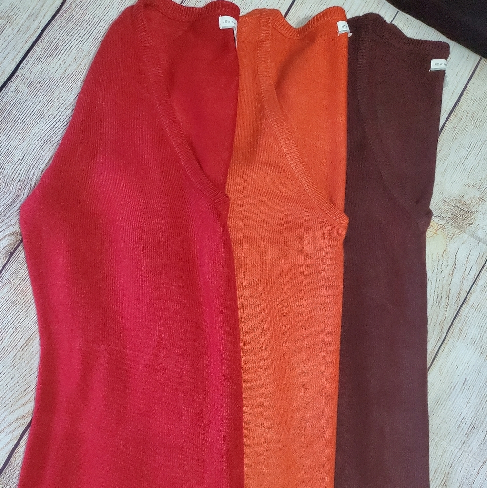 New York & Company V-Neck Sweater SET - Medium - Red, Orange, & Burgundy